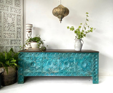 Dixie Belle Paint Dixie Belle Blue Chalk Mineral Paint is the perfect paint for any DIY project! 
Image shows coffee table with brown top and  painted in Dixie Belle Blue CMP. Staged with white flower vases and greenery.