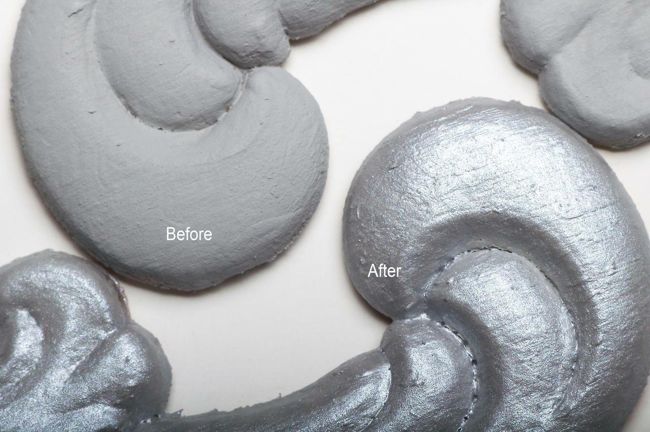 Dixie Belle Paint Hi Ho Silver Glaze 
This shows two appliques painted gray.  One is unglazed and one is glazed in the Hi Ho Silver Glaze.  The pieces have Unglazed and Glazed over the appropriate applique.