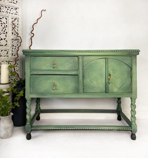 Dixie Belle Paint Limeade Chalk Mineral Paint is the perfect paint for any DIY project!
A Console table painted in a blended fashion with Limeade and Kudzu Chalk Mineral Paint staged in a white room.