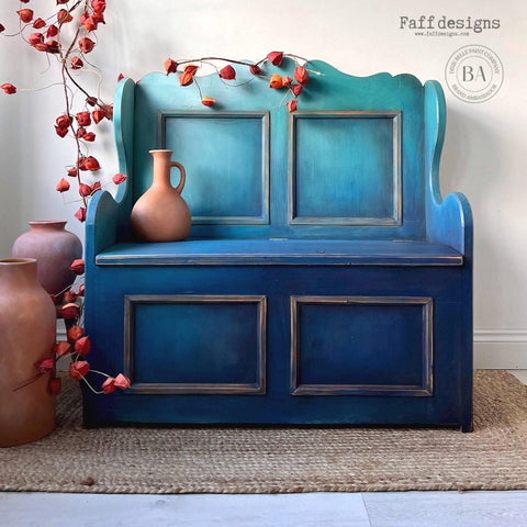Dixie Belle Paint Mermaid Tail Chalk Mineral Paint is the perfect paint for any DIY project! Dark blue and teal chalk painted Ombre Bench with terra color vase on top.