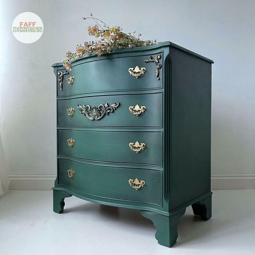 Dixie Belle Paint Palmetto Chalk Mineral Paint is the perfect paint for any DIY project! Green chalk painted bedside table with gold hardware. Staged with floral arrangement.