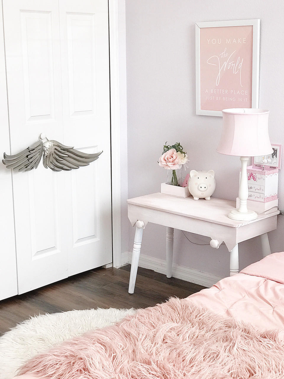 Dixie Belle Paint Pink Champagne Chalk Mineral Paint is the perfect paint for any DIY project! End table in a bedroom painted light pink chalk mineral paint. Staged with a lamp and some girly décor.