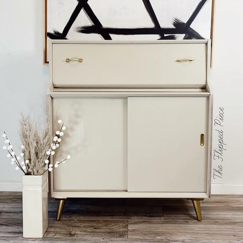 Dixie Belle Paint Sand Bar Chalk Mineral Paint is the perfect paint for any DIY project! An MCM dresser that is painted in sand bar.