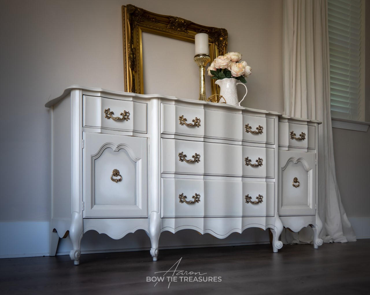 Dixie Belle Paint Sawmill Gravy Chalk Mineral Paint is the perfect paint for any DIY project! This antique dresser is painted in sawmill gravy with gold hardware.
