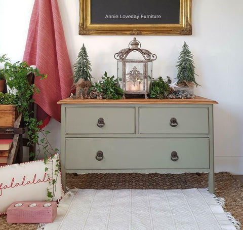 Dixie Belle Paint Spanish Moss Chalk Mineral Paint is the perfect paint for any DIY project! A 3 drawer end table that is painted in spanish moss chalk mineral paint and staged with christmas decorations.