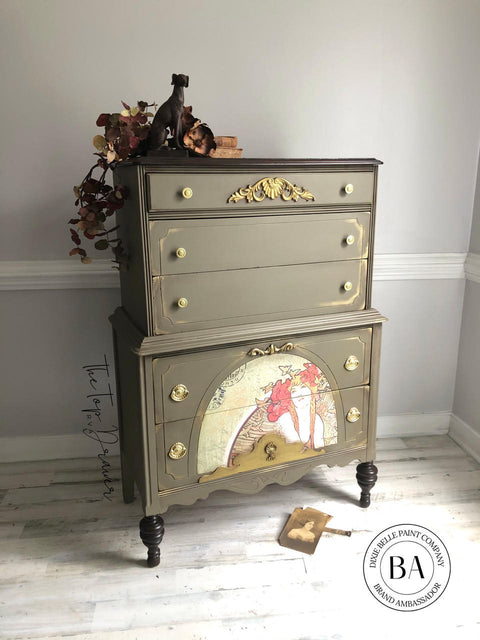 Applique #2152 Set of 2 is the perfect mouldable embellishment for any project!
A chest of drawer with the first drawer in the center using Applique #2152 painted in gold.