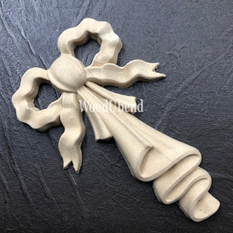 WoodUBend Bow Applique #X1012 (set of 2) is the perfect mouldable embellishment for any project!
This is a single bow laid diagonally on crinkled, black leather.  The bow has folded linen hanging down from the center of the bow.  The entire piece is beige.