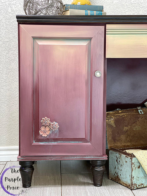 WoodUBend Floral Applique #1479 (Set of 5) is the perfect mouldable embellishment for any project!
A close up image of a cabinet door, on the corner of the raised inner panel you can see Floral Applique #1479.